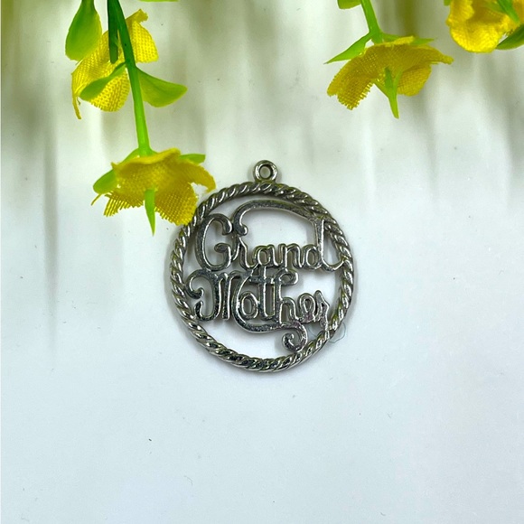 925 Sterling Silver Vintage Grand Mother Round Pendant - Picture 2 of 5